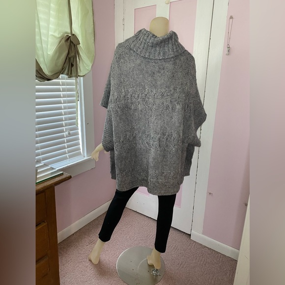 Pandemonium Poncho/Sweater - Picture 3 of 7